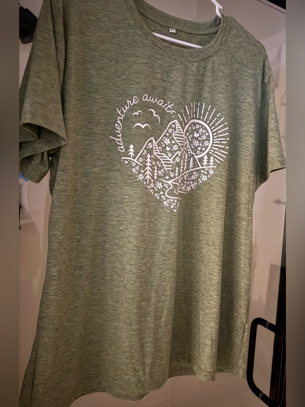 Women’s Graphic Short Sleeve Shirts (Lot of 3) - Size XLarge - Picture 5 of 5
